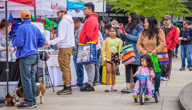 Redmond_dntwn-park_stands_616x354