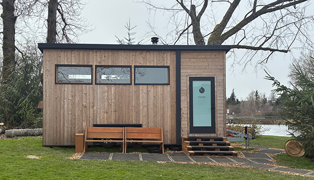 A Scenic Soak: Navigating the Rise of Mobile Saunas Along Public Waterfronts